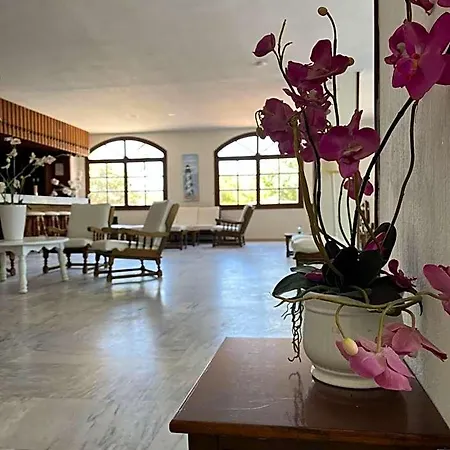 Theodorou Aparthotel