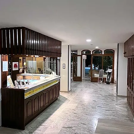 Theodorou Aparthotel